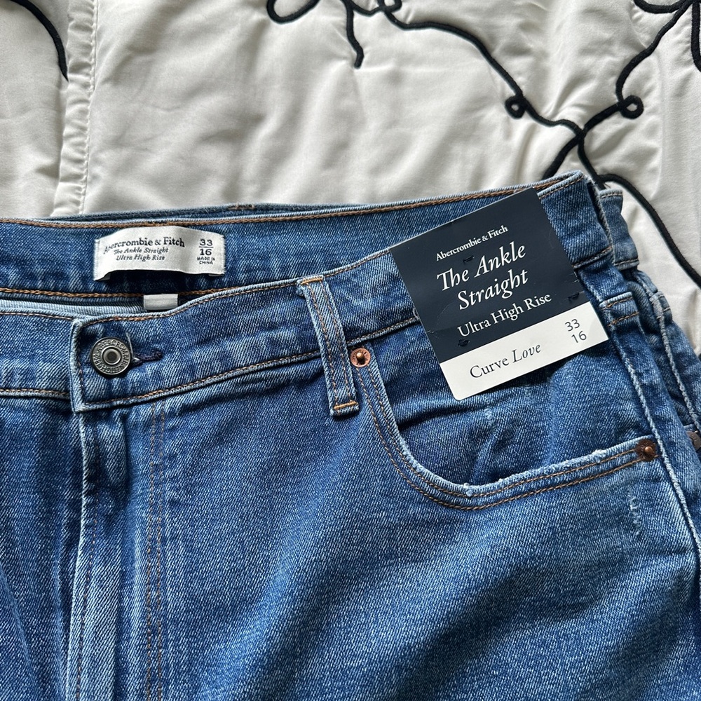 Abercrombie & Fitch The Ankle Straight Ultra High Rise Curve Love Jeans Rip